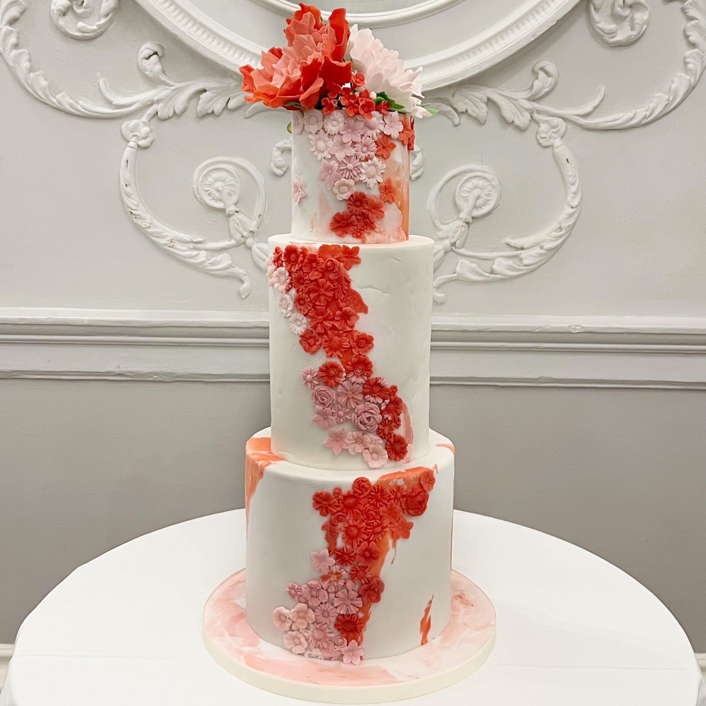 Classic Wedding Cake Red White Colors Stock Photo 725978839 | Shutterstock